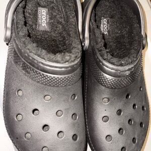 CROCS Black Fleece-Lined Clogs M10/W12